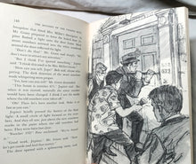 Load image into Gallery viewer, Alfred Hitchcock And The Three Investigators The Mystery Of The Talking Skull - TulipStuff
