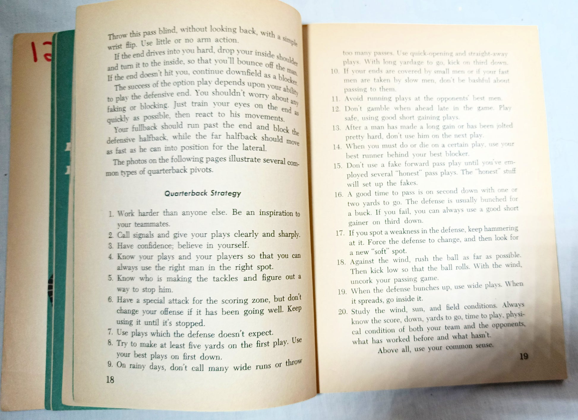 How To Star In Football Herman Masin Scholastic Paperback 1966 - TulipStuff