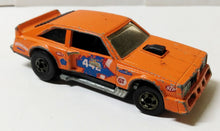 Load image into Gallery viewer, Hot Wheels #2506 Flat Out 442 Oldsmobile Orange Hong Kong 1979 - TulipStuff
