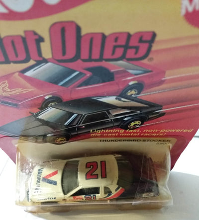 Hot Wheels 5900 Hot Ones Thunderbird Stocker Valvoline Malaysia 1983 - TulipStuff