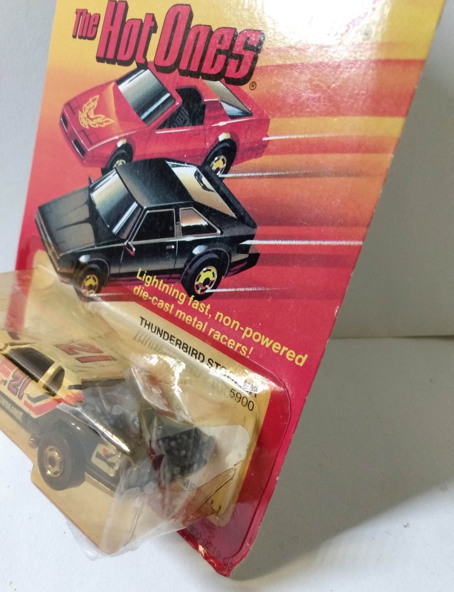 Hot Wheels 5900 Hot Ones Thunderbird Stocker Valvoline Malaysia 1983 - TulipStuff