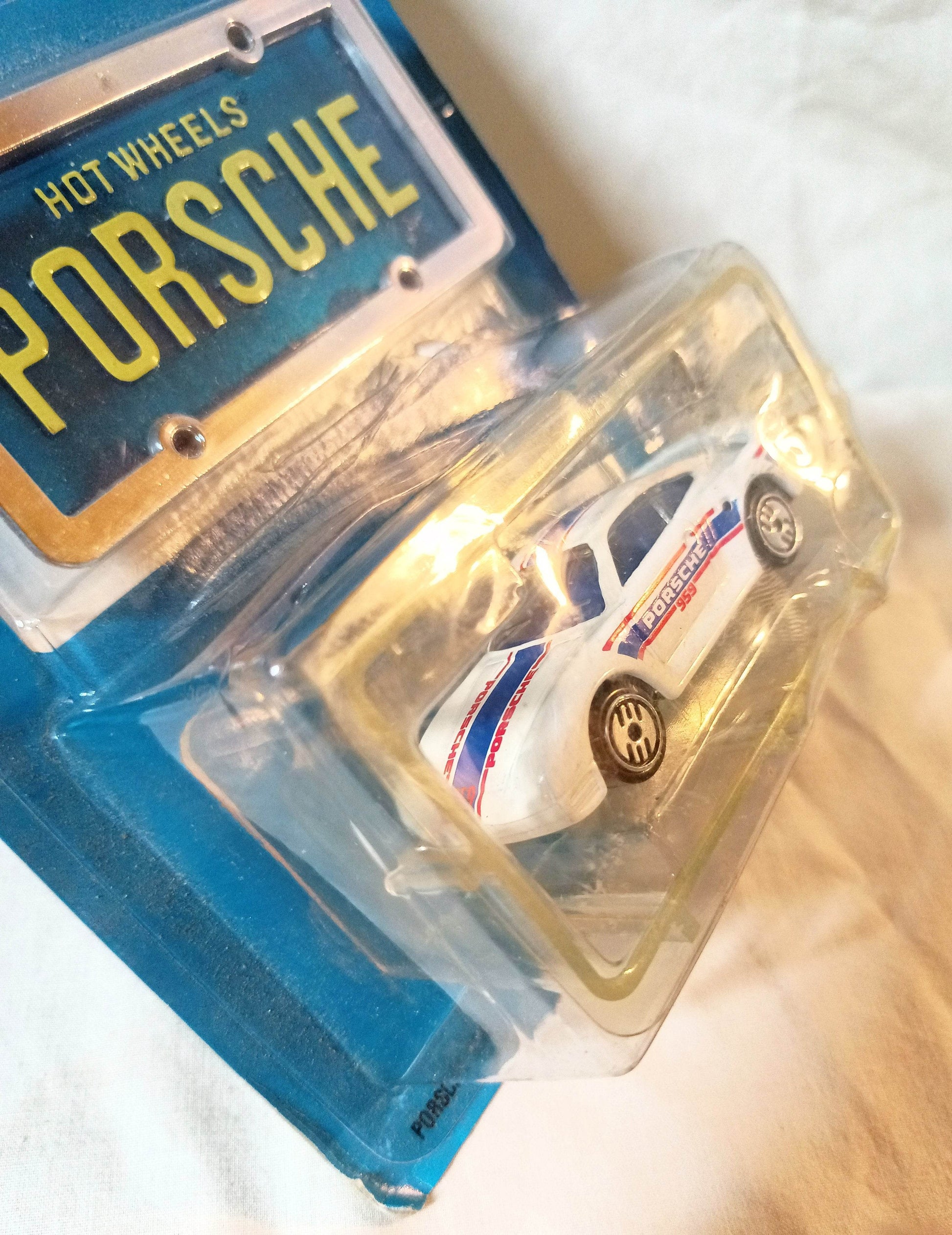 Hot Wheels Park ’n Plates Porsche 959 Blue Interior Clear Windows UH 1989 - TulipStuff