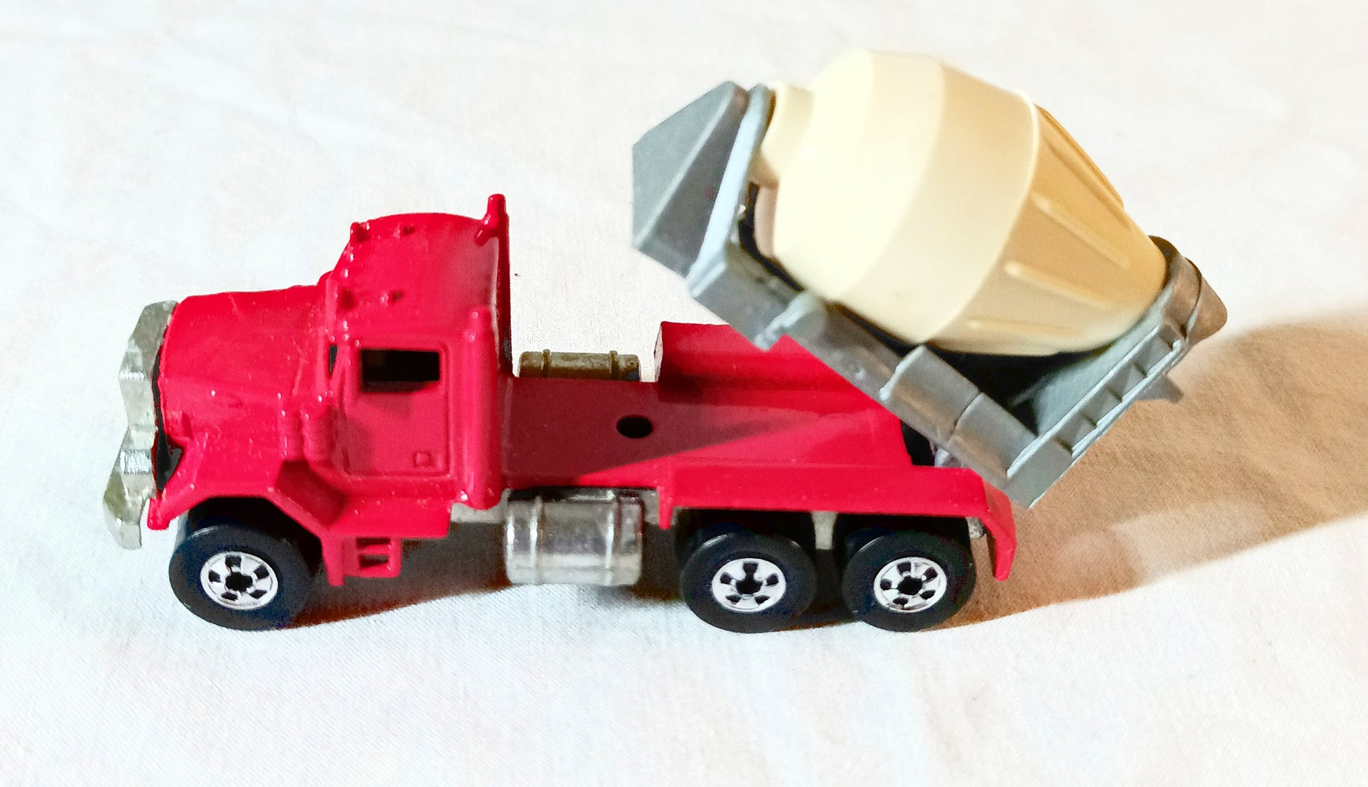 Hot Wheels Workhorses 1169 Peterbilt Cement Mixer Malaysia 1985 - TulipStuff