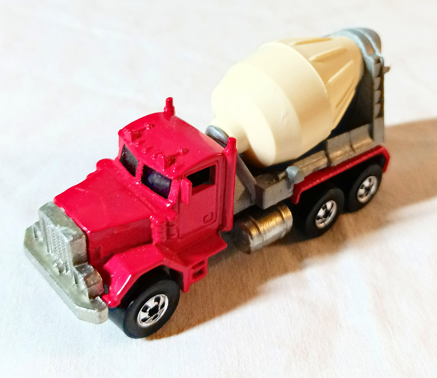 Hot Wheels Workhorses 1169 Peterbilt Cement Mixer Malaysia 1985 - TulipStuff