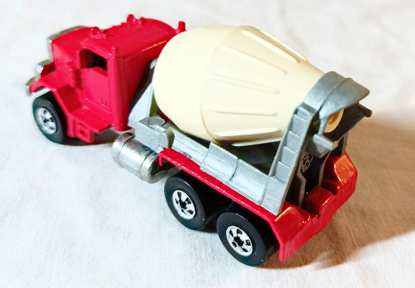 Hot Wheels Workhorses 1169 Peterbilt Cement Mixer Malaysia 1985 - TulipStuff