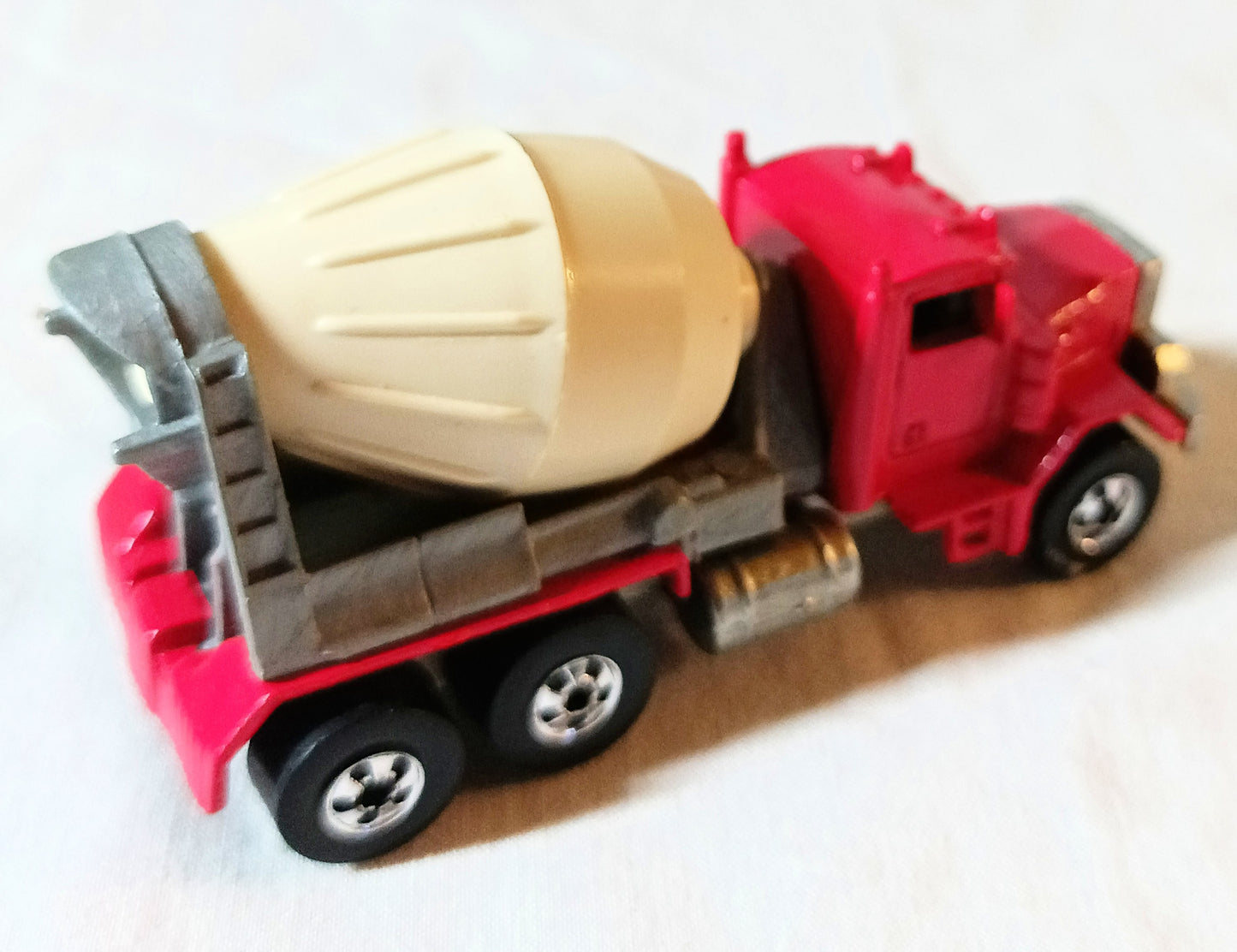 Hot Wheels Workhorses 1169 Peterbilt Cement Mixer Malaysia 1985 - TulipStuff