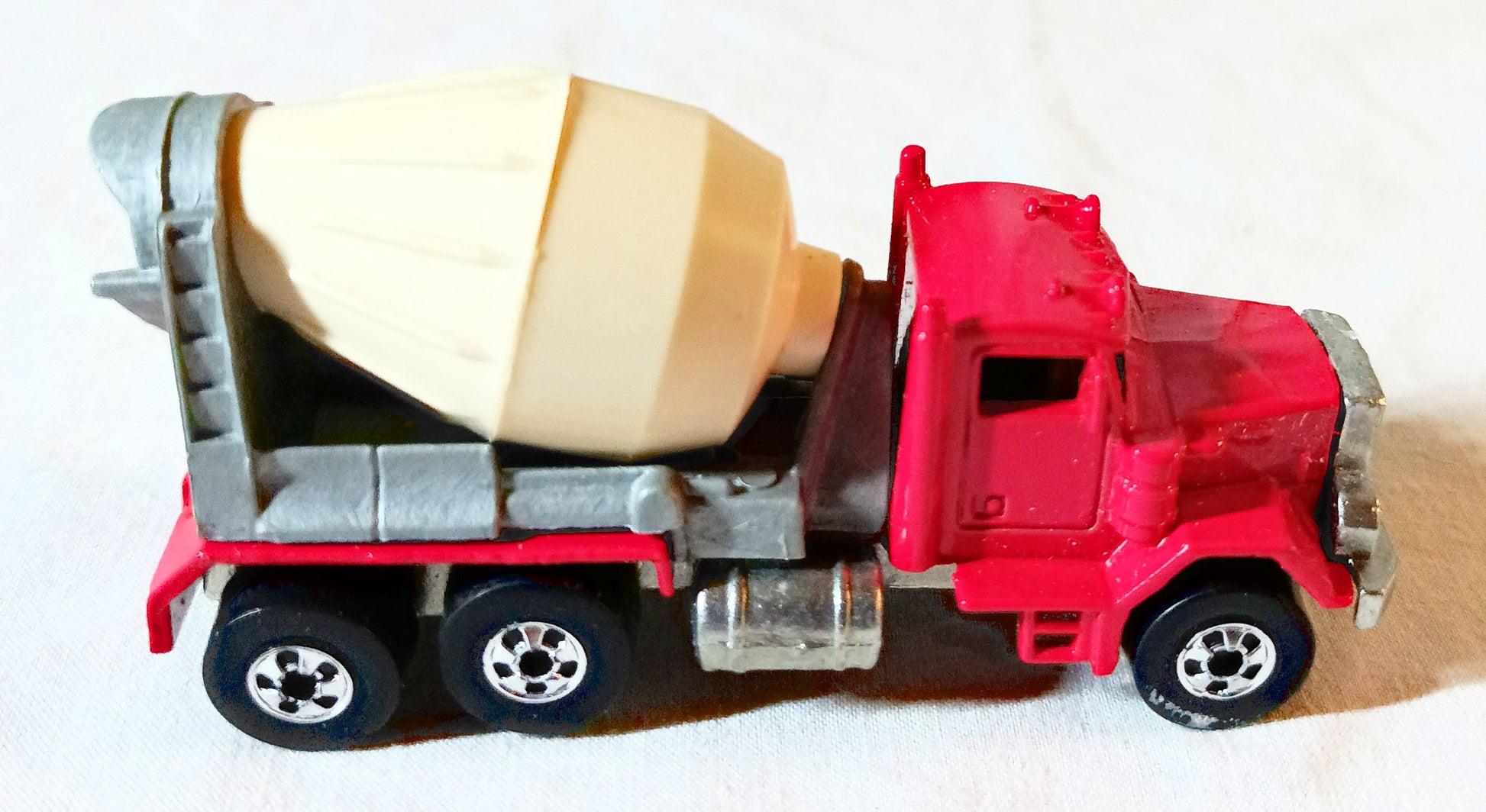Hot Wheels Workhorses 1169 Peterbilt Cement Mixer Malaysia 1985 - TulipStuff