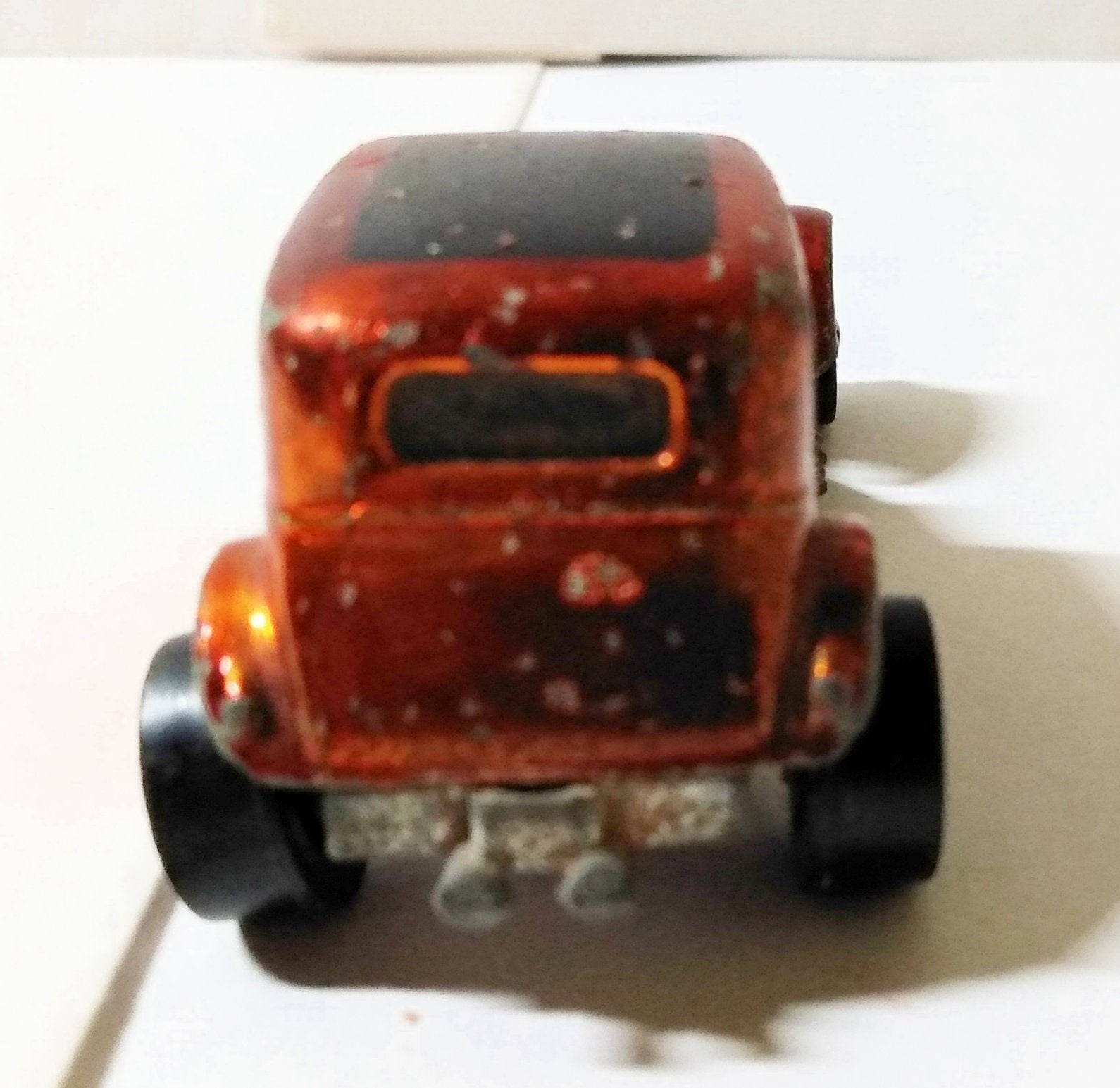 Hot Wheels Redline 6250 Classic '32 Ford Vicky Orange USA 1969 - TulipStuff