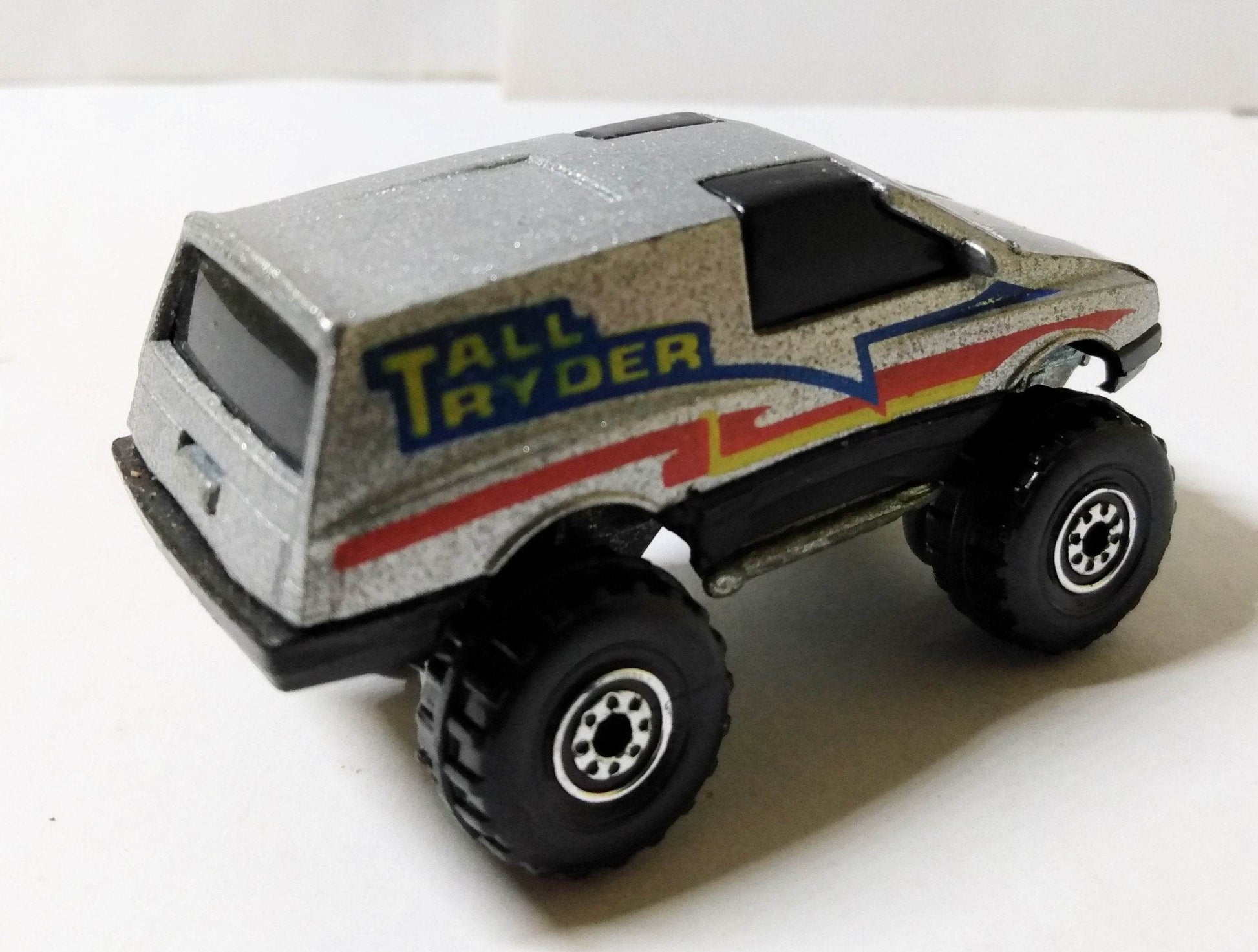 Hot Wheels #7530 Trailbusters Tall Ryder 4WD Minivan CT 1987 - TulipStuff