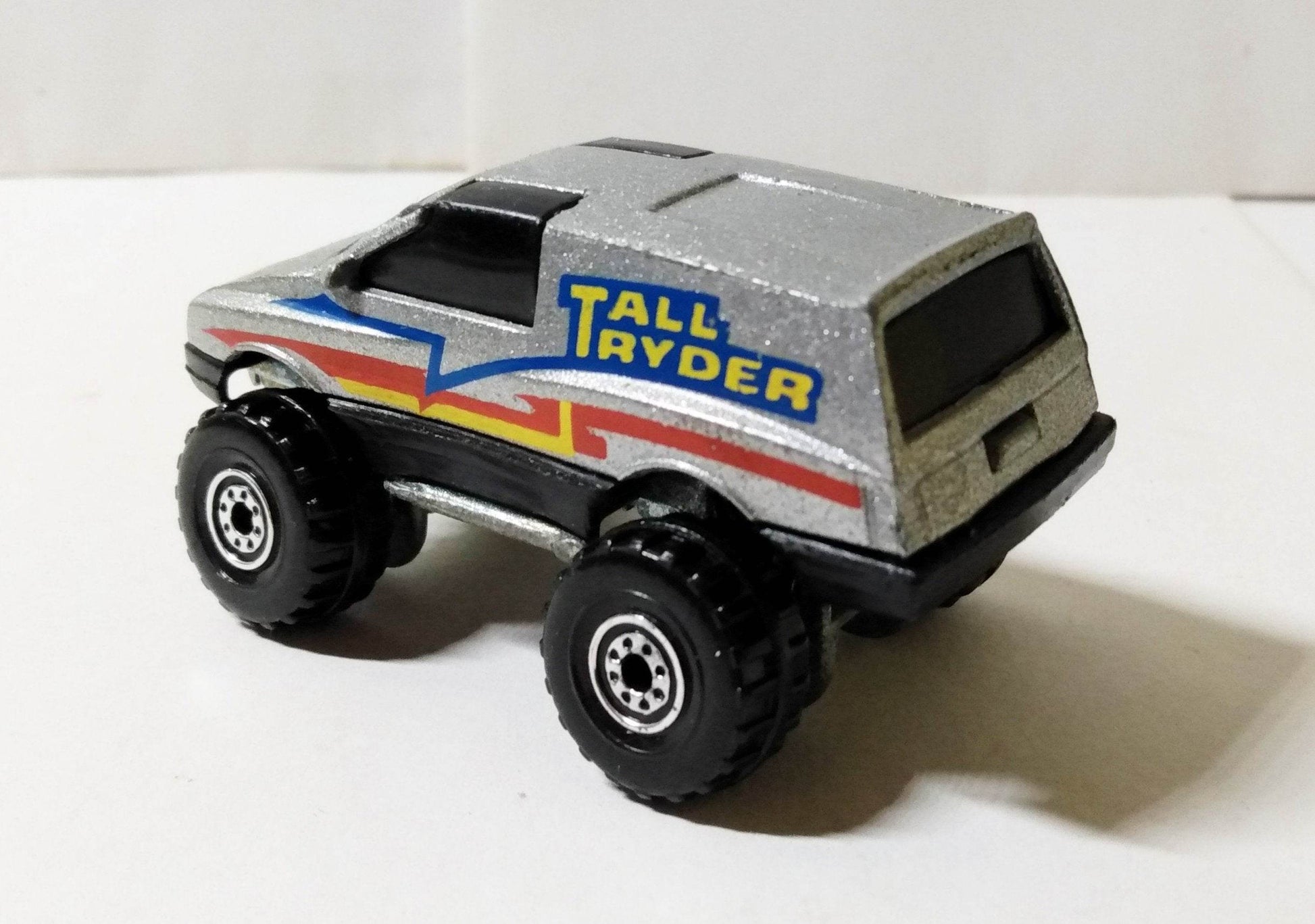 Hot Wheels #7530 Trailbusters Tall Ryder 4WD Minivan CT 1987 - TulipStuff