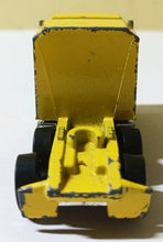 Load image into Gallery viewer, Hot Wheels 3924 Thunder Roller Semi tractor Truck Hong Kong 1983 - TulipStuff
