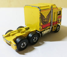 Load image into Gallery viewer, Hot Wheels 3924 Thunder Roller Semi tractor Truck Hong Kong 1983 - TulipStuff
