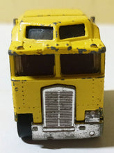 Load image into Gallery viewer, Hot Wheels 3924 Thunder Roller Semi tractor Truck Hong Kong 1983 - TulipStuff
