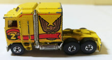 Load image into Gallery viewer, Hot Wheels 3924 Thunder Roller Semi tractor Truck Hong Kong 1983 - TulipStuff
