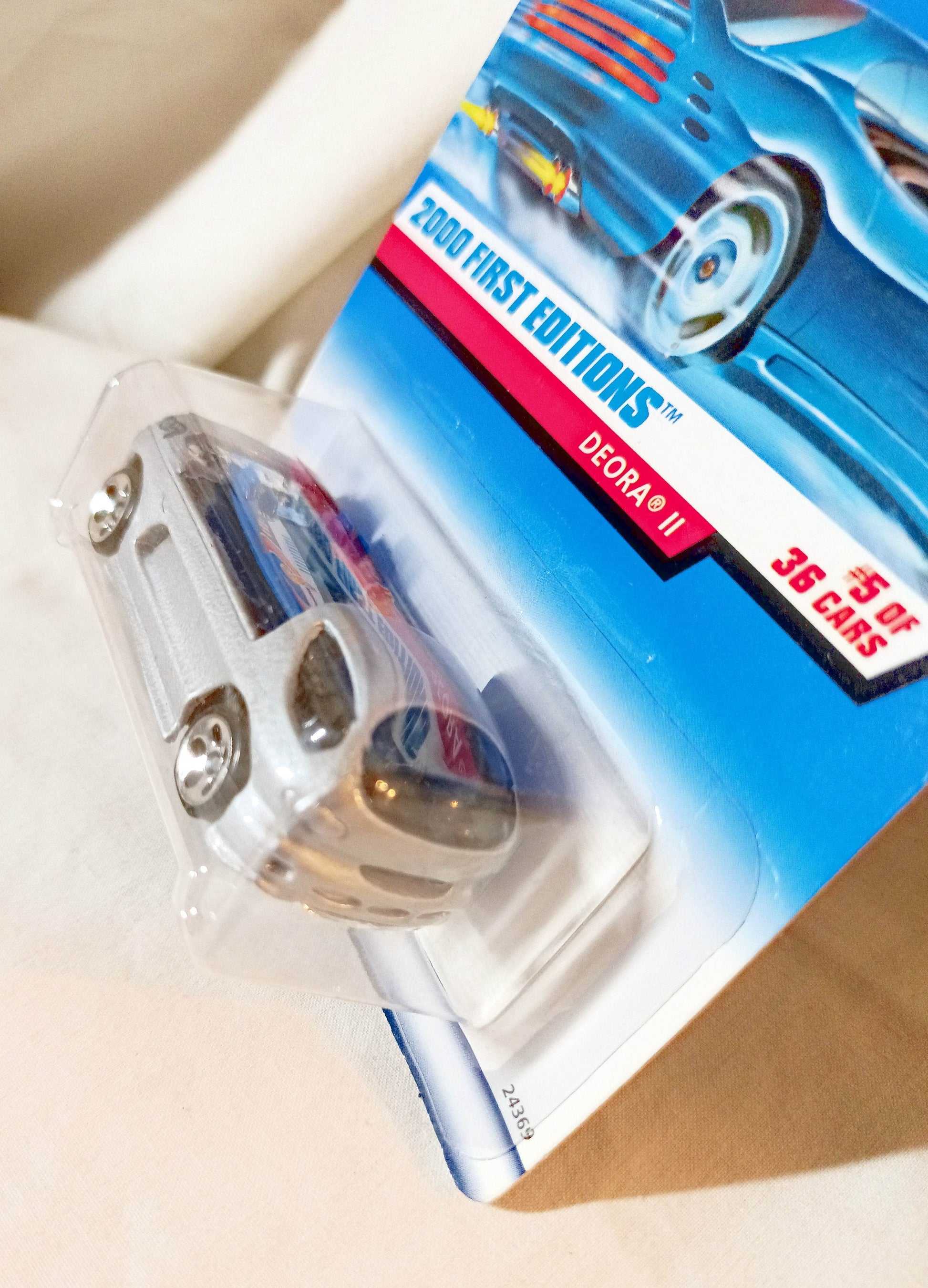 Hot Wheels 2000 First Editions Deora II w/ Surfboards #065 - TulipStuff