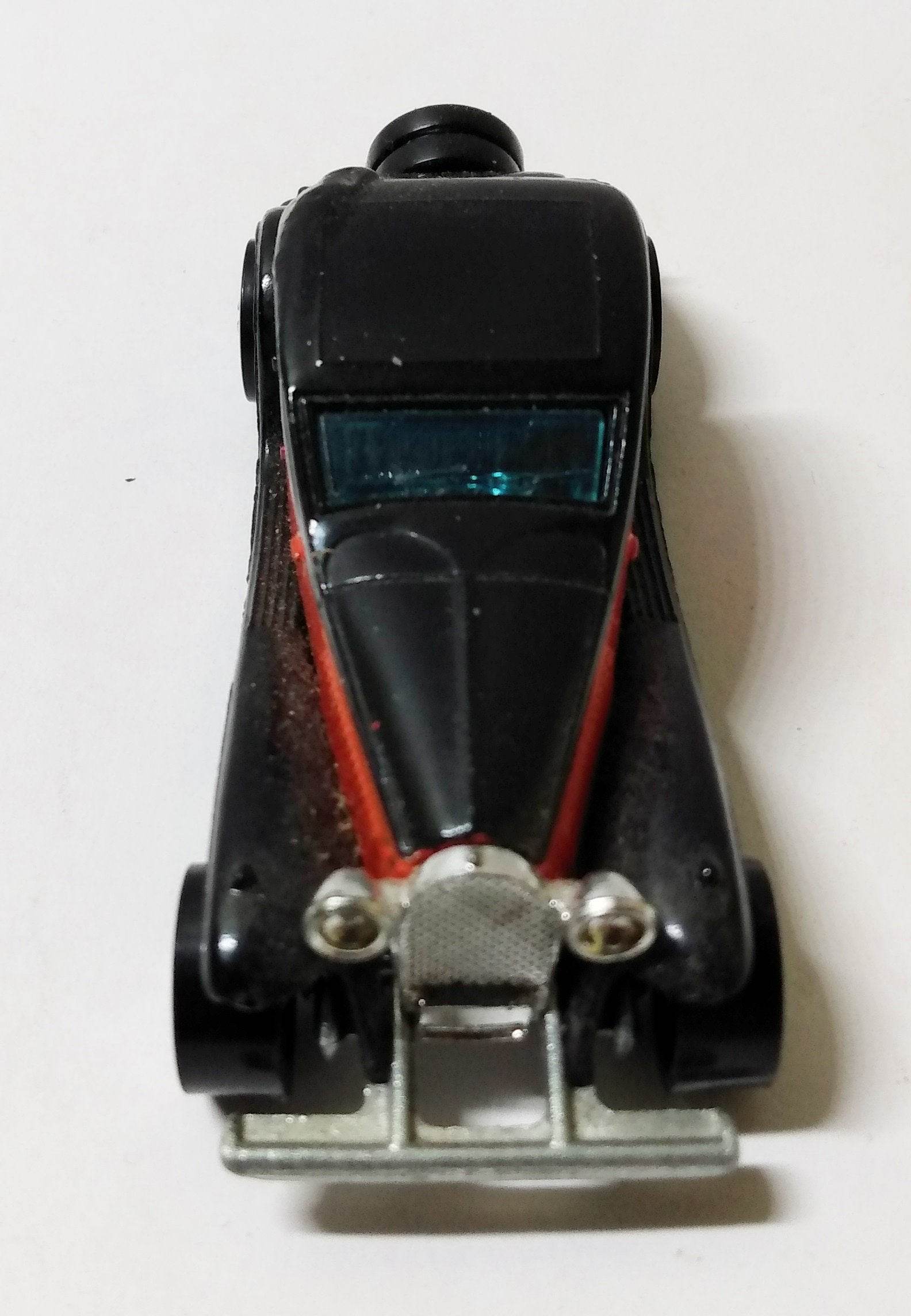 Hot Wheels #1696 '37 Bugatti Hong Kong 1981 black bw - TulipStuff