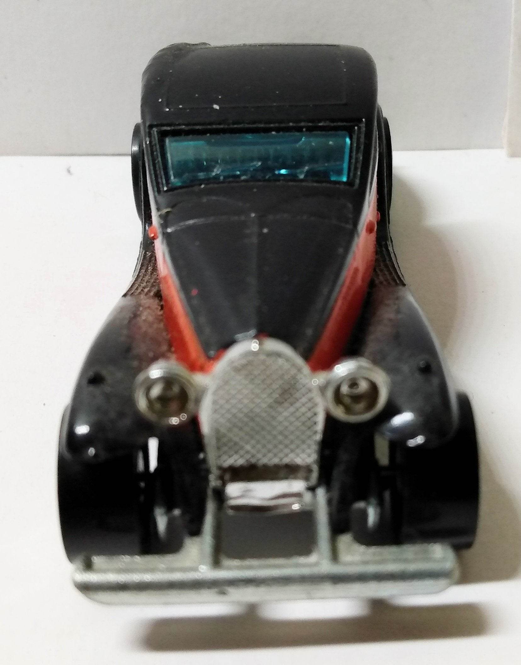 Hot Wheels #1696 '37 Bugatti Hong Kong 1981 black bw - TulipStuff