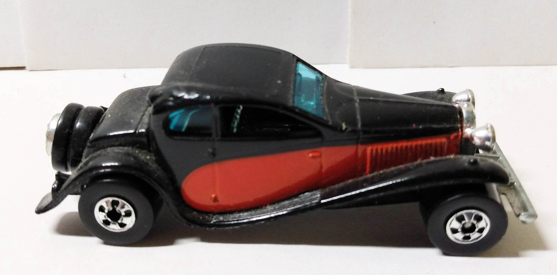 Hot Wheels #1696 '37 Bugatti Hong Kong 1981 black bw - TulipStuff
