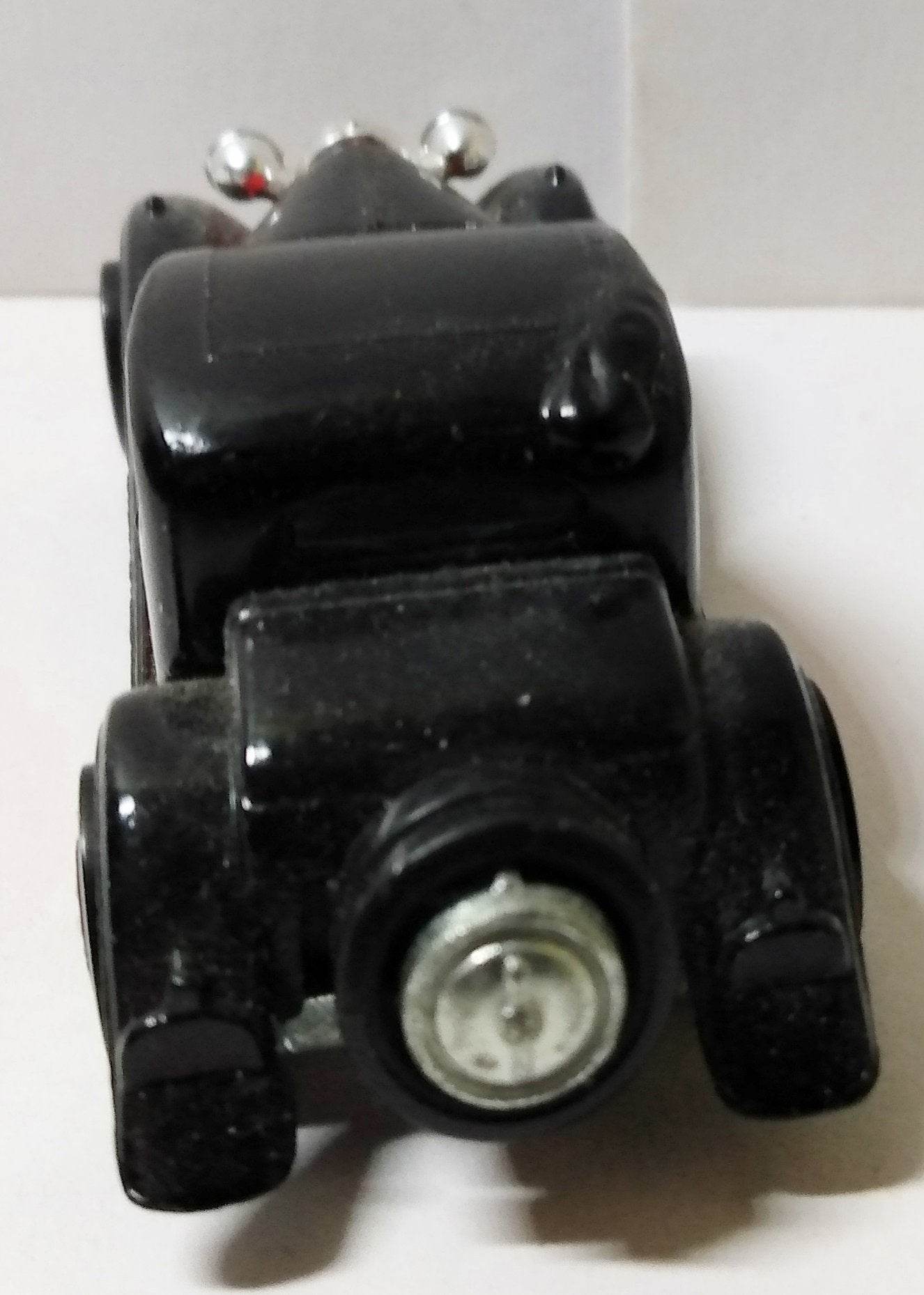 Hot Wheels #1696 '37 Bugatti Hong Kong 1981 black bw - TulipStuff