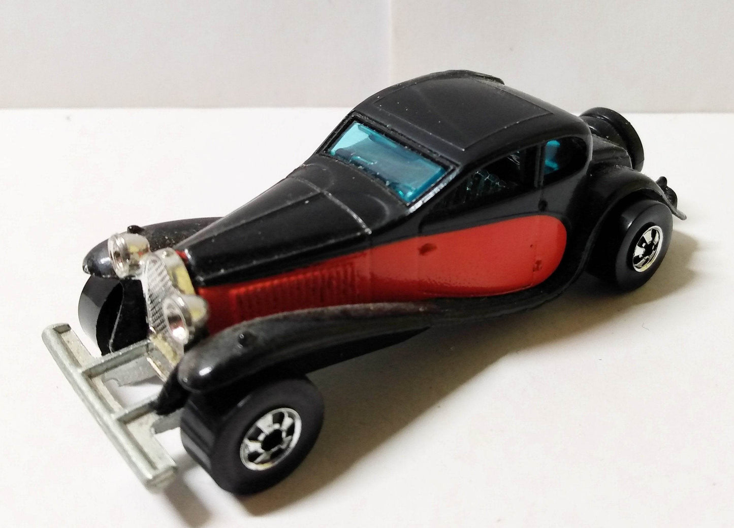 Hot Wheels #1696 '37 Bugatti Hong Kong 1981 black bw - TulipStuff
