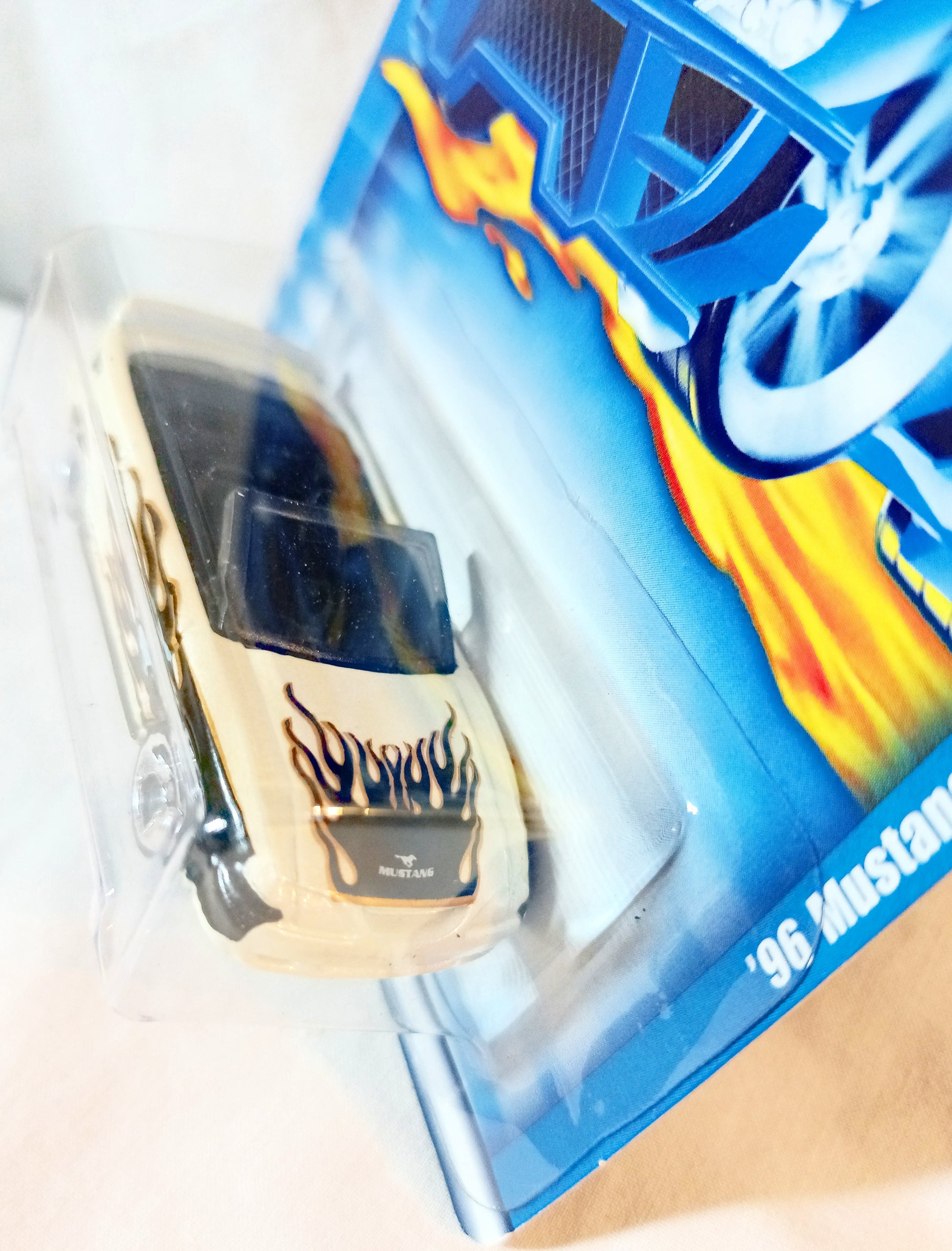 Hot Wheels 2001 Collector #114 Ford '96 Mustang GT Convertible 3sp - TulipStuff