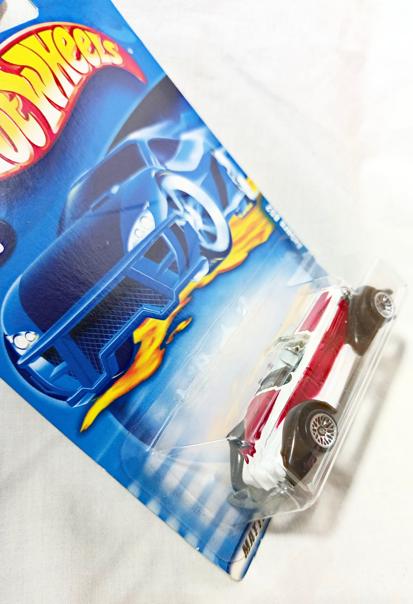 Hot Wheels 2001 Collector #116 Auburn 852 White / Red - TulipStuff