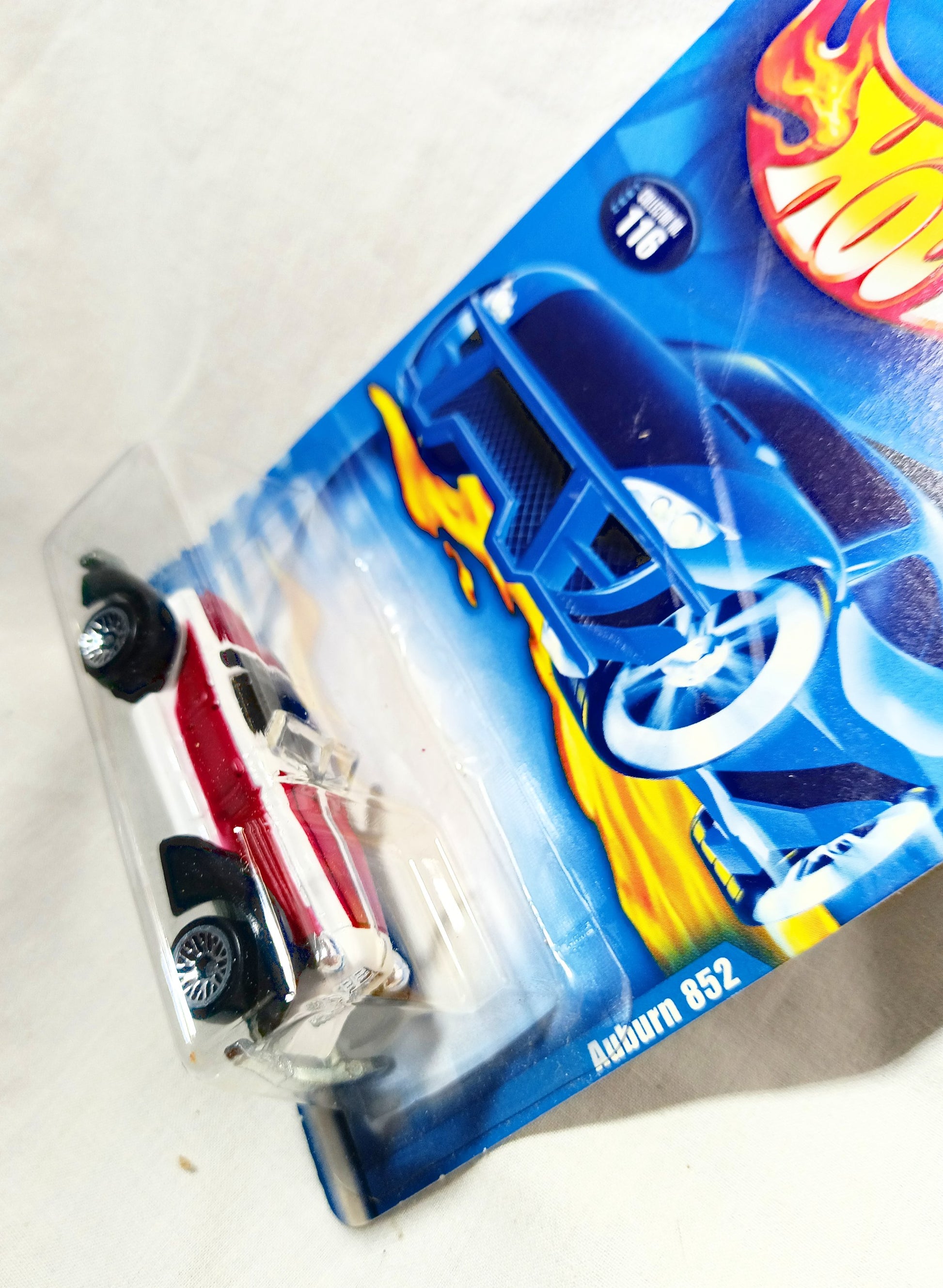 Hot Wheels 2001 Collector #116 Auburn 852 White / Red - TulipStuff