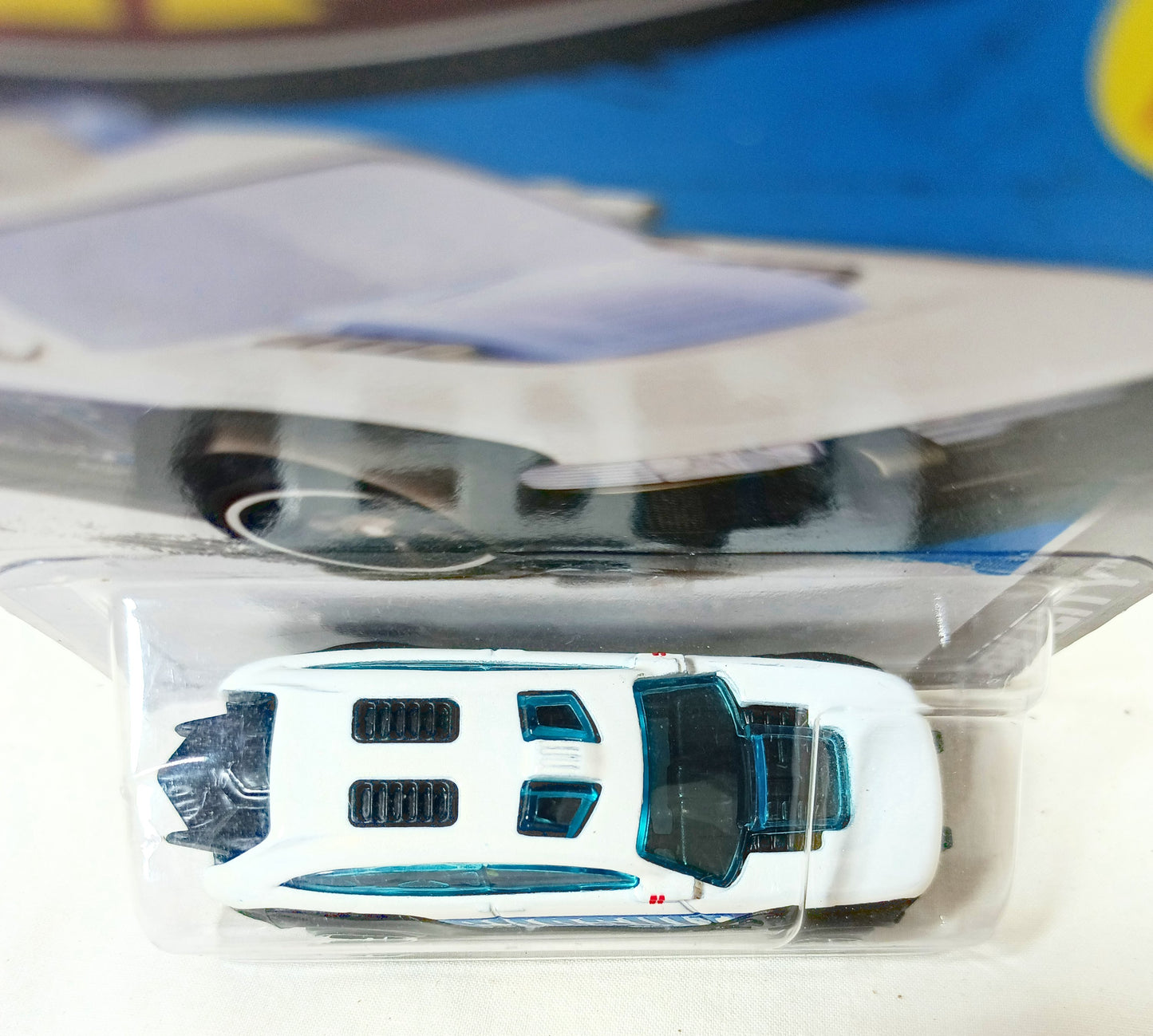 Hot Wheels HW Pursuit Police Car HW City 2013 White/Black - TulipStuff