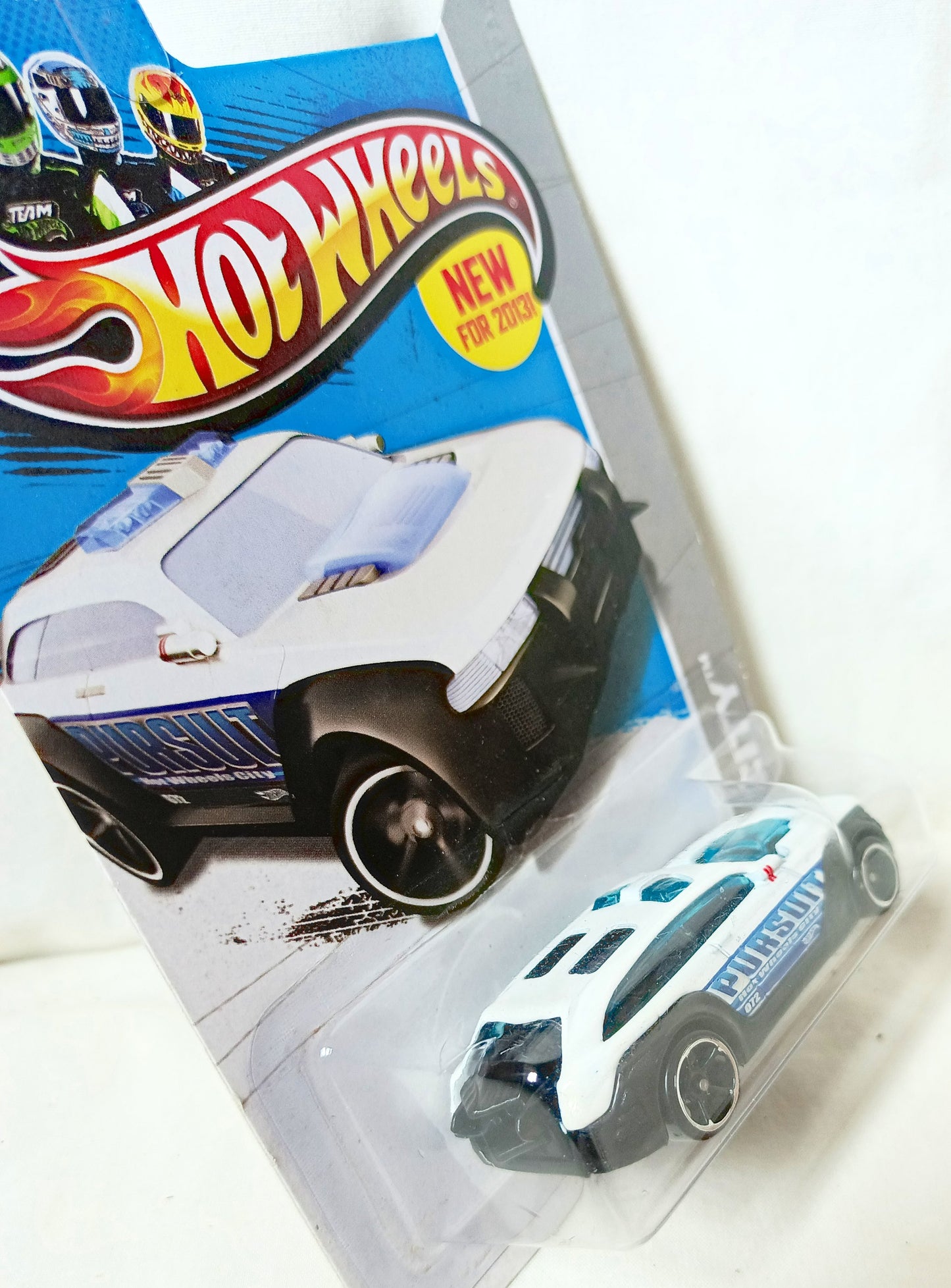 Hot Wheels HW Pursuit Police Car HW City 2013 White/Black - TulipStuff