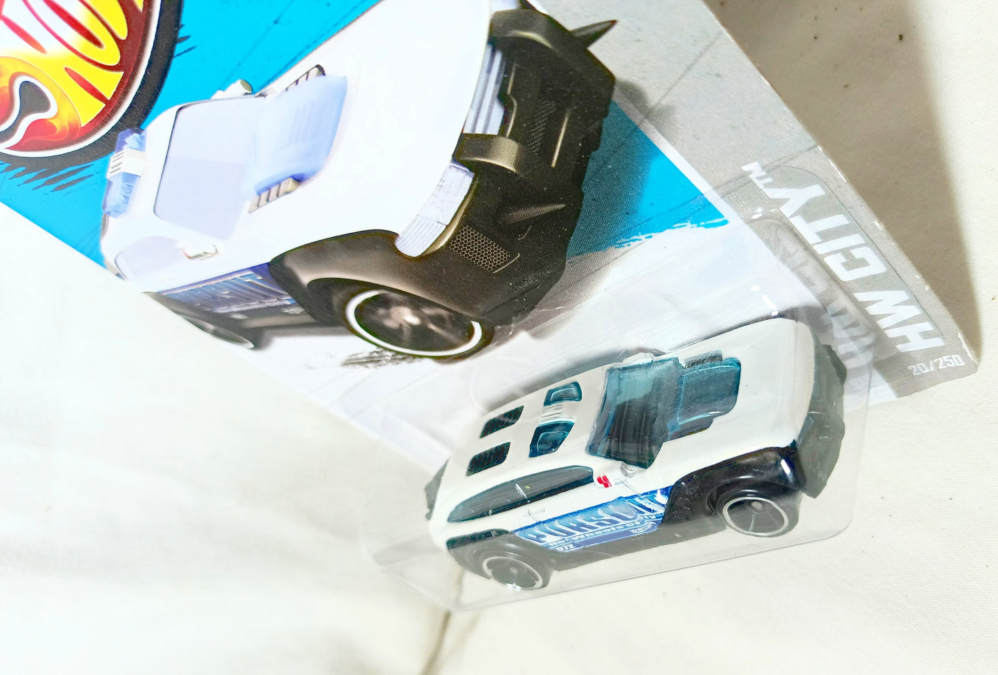 Hot Wheels HW Pursuit Police Car HW City 2013 White/Black - TulipStuff