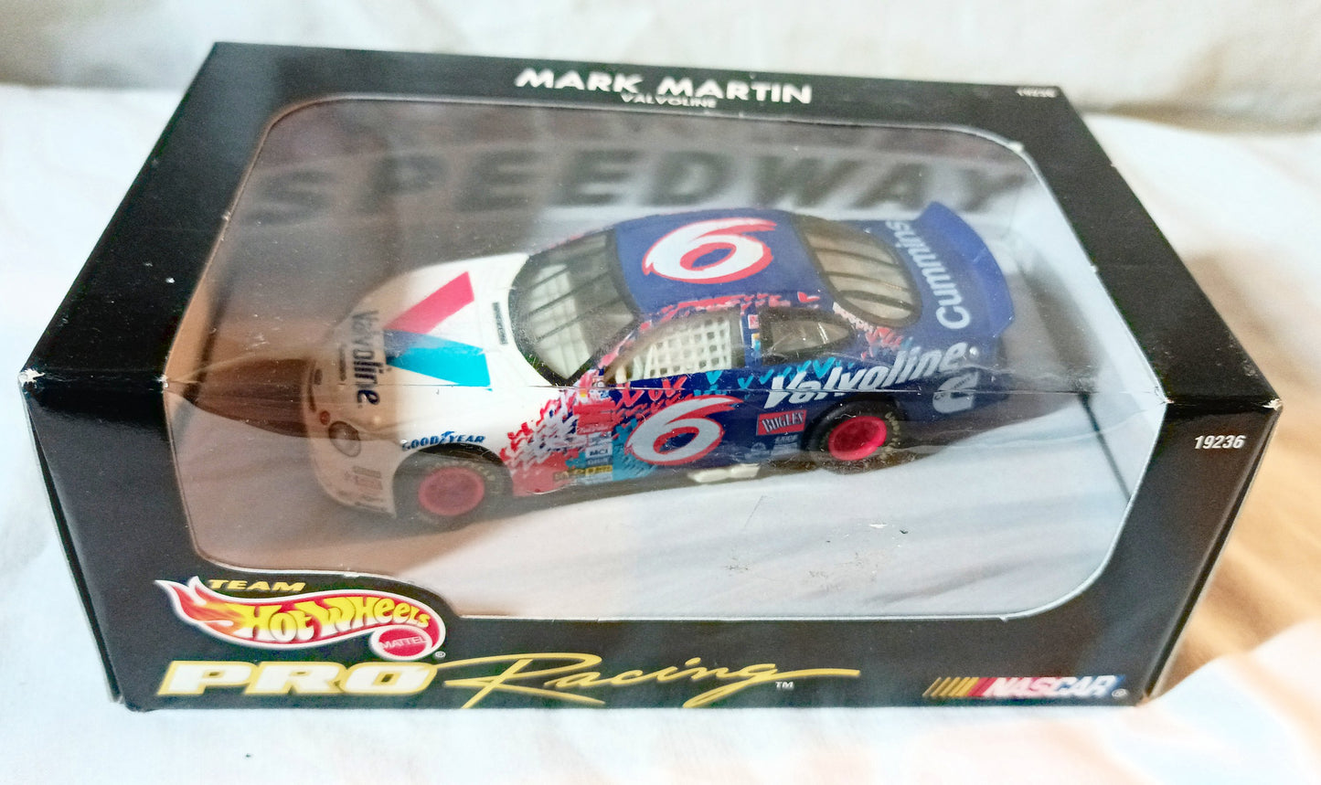Hot Wheels Pro Racing 1998 Mark Martin #6 Valvoline Ford Taurus 1:43 - TulipStuff