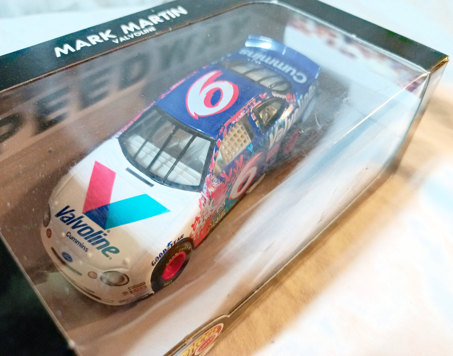 Hot Wheels Pro Racing 1998 Mark Martin #6 Valvoline Ford Taurus 1:43 - TulipStuff