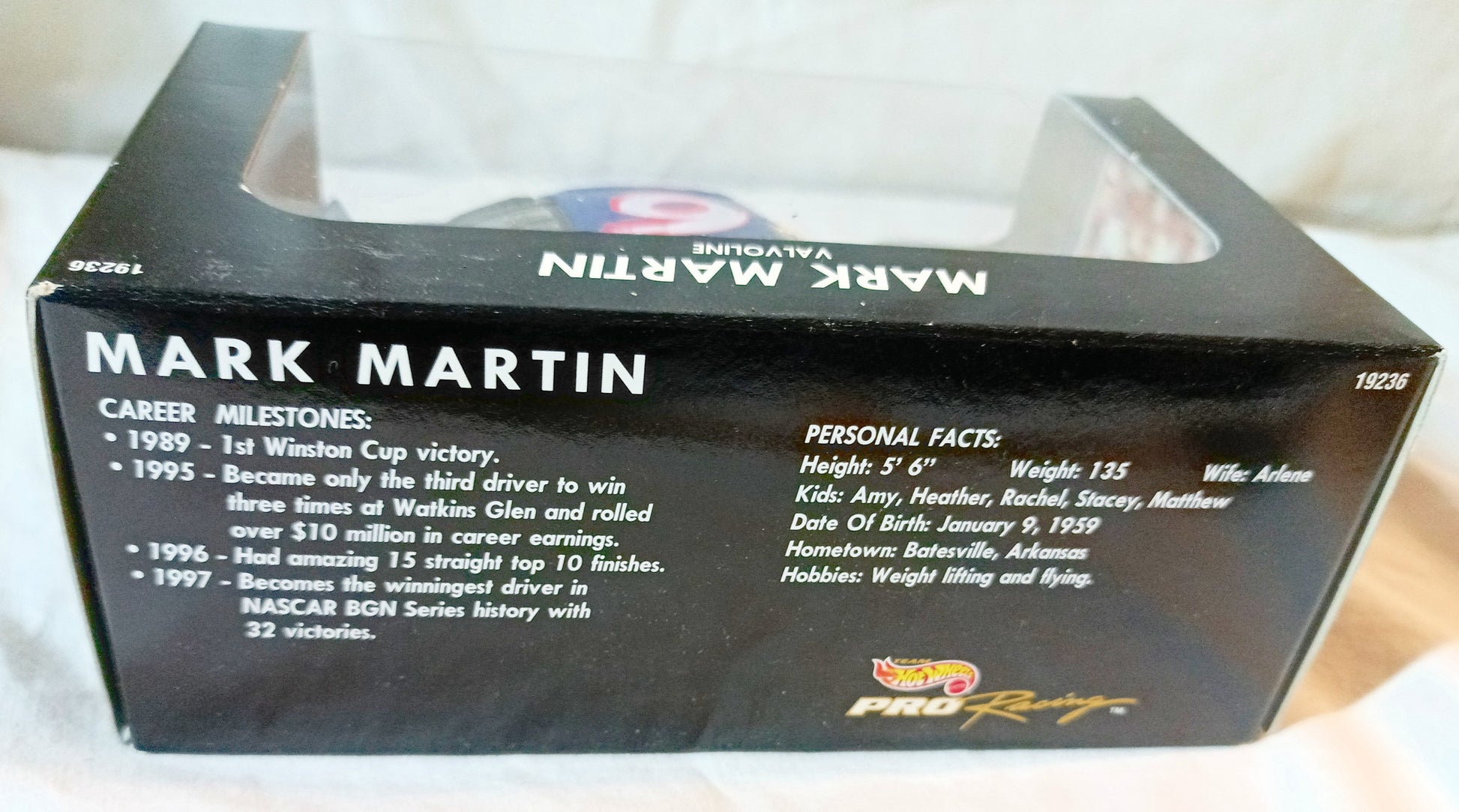 Hot Wheels Pro Racing 1998 Mark Martin #6 Valvoline Ford Taurus 1:43 - TulipStuff