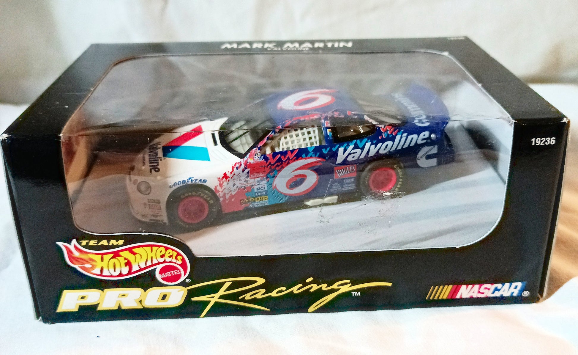 Hot Wheels Pro Racing 1998 Mark Martin #6 Valvoline Ford Taurus 1:43 - TulipStuff