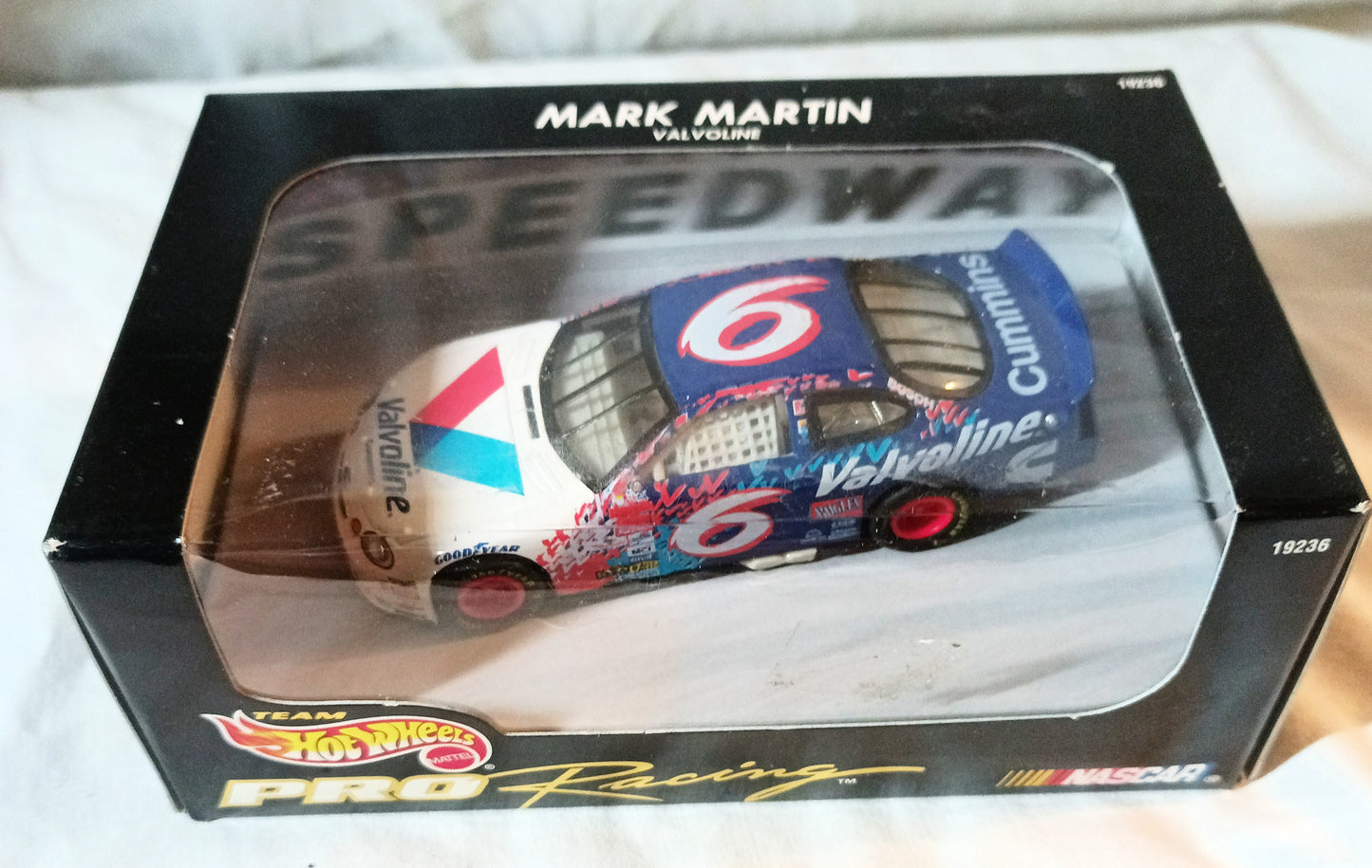 Hot Wheels Pro Racing 1998 Mark Martin #6 Valvoline Ford Taurus 1:43 - TulipStuff