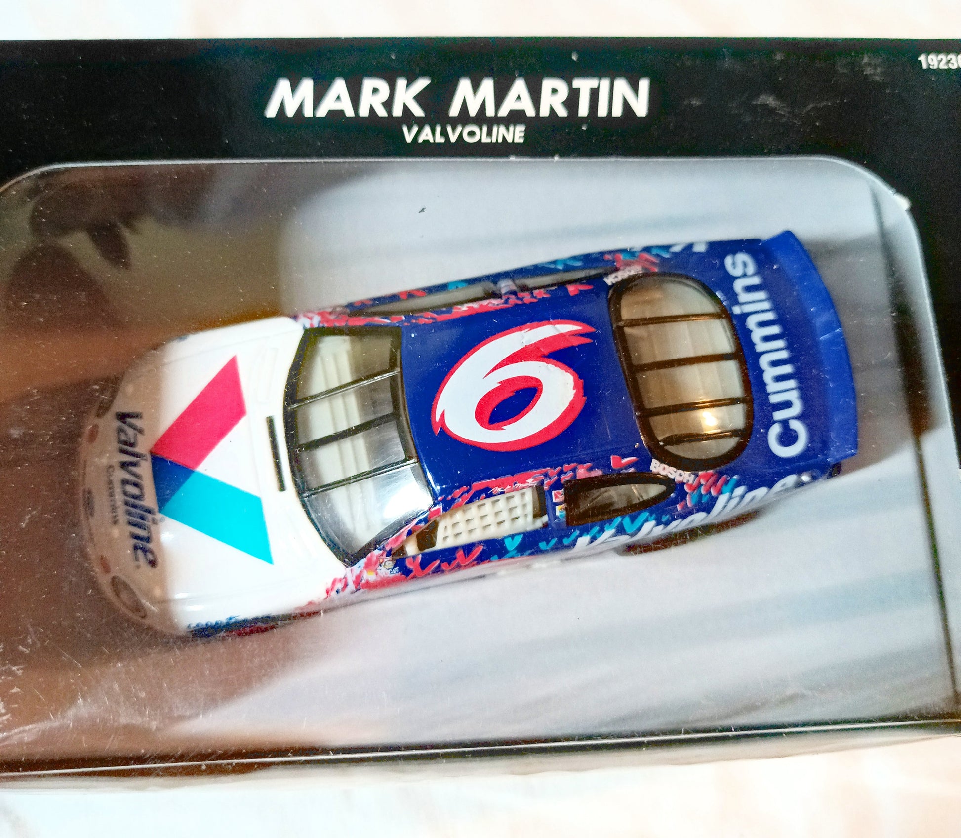 Hot Wheels Pro Racing 1998 Mark Martin #6 Valvoline Ford Taurus 1:43 - TulipStuff