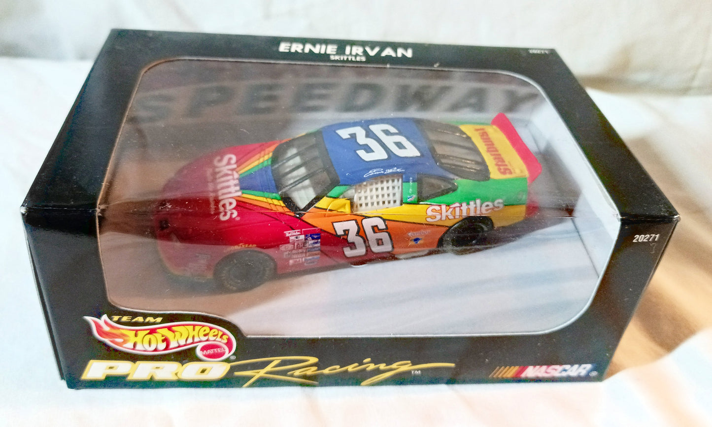 Hot Wheels Pro Racing 1998 Ernie Irvan 36 Skittles Pontiac NASCAR 1:43 - TulipStuff