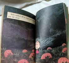 Load image into Gallery viewer, It&#39;s The Great Pumpkin Charlie Brown Peanuts First Printing 1968 - TulipStuff

