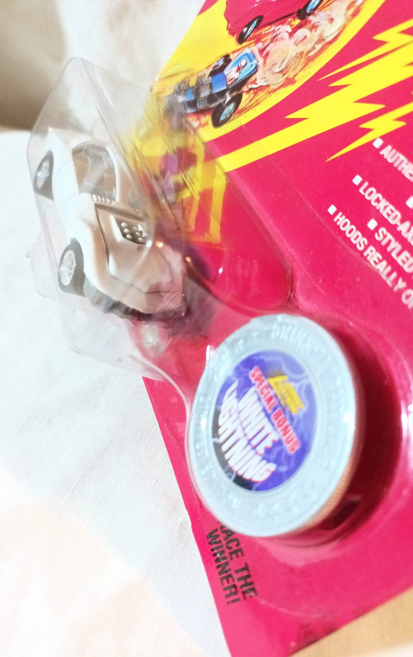 Johnny Lightning Commemorative Custom Mako Shark White Lightning 1995 - TulipStuff