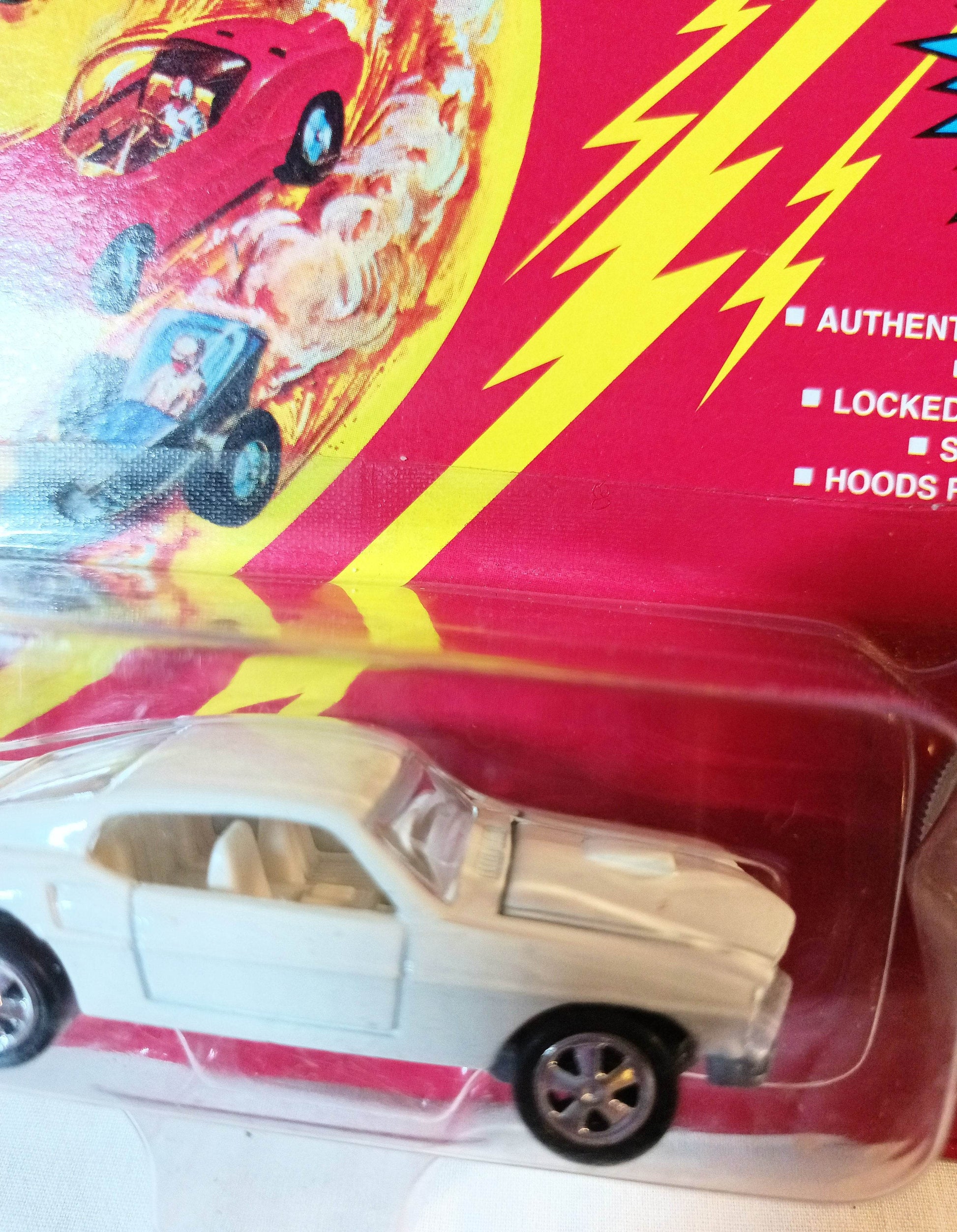 Johnny Lightning Commemorative Custom Mustang White Lightning 1995 - TulipStuff