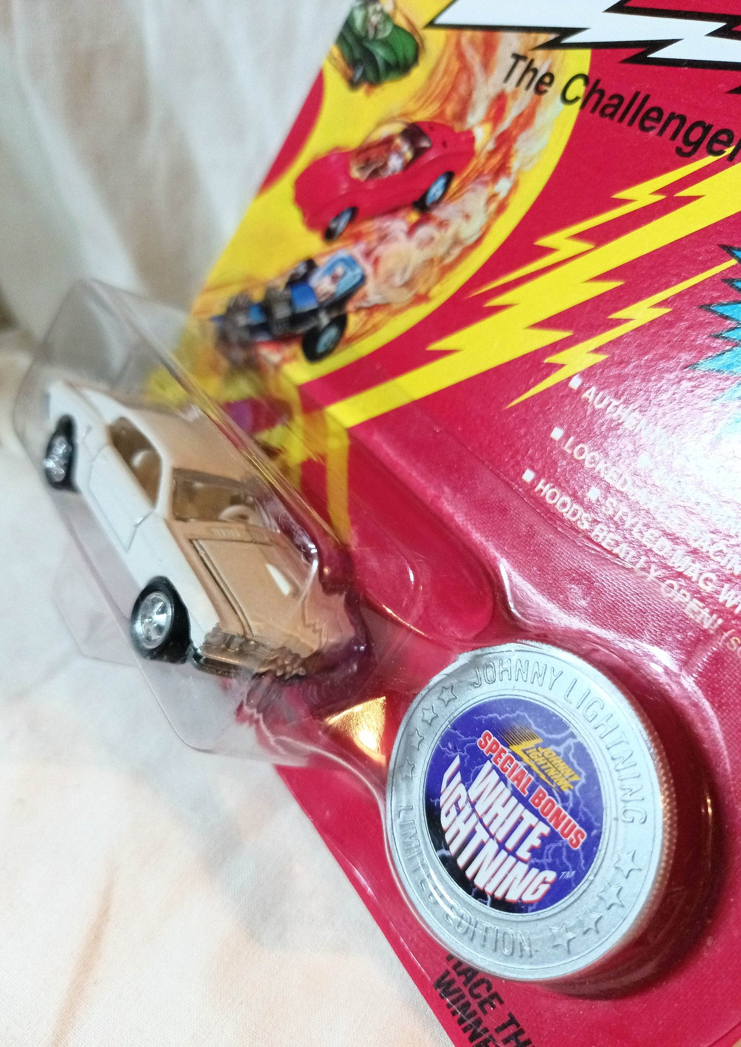 Johnny Lightning Commemorative Custom Mustang White Lightning 1995 - TulipStuff