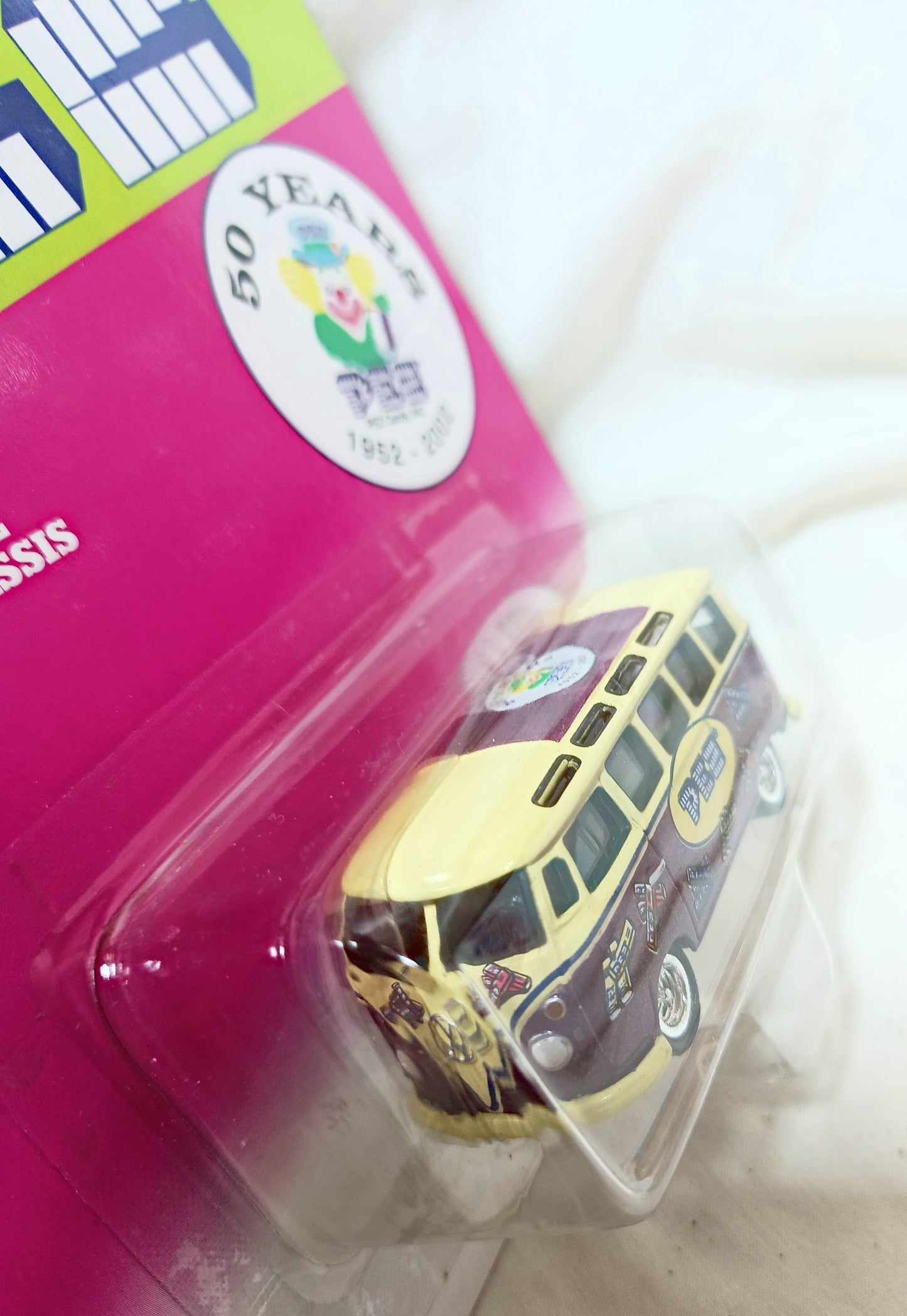 Johnny Lightning Pez 50 Years Volkswagen VW Samba Bus 2002 Purple - TulipStuff