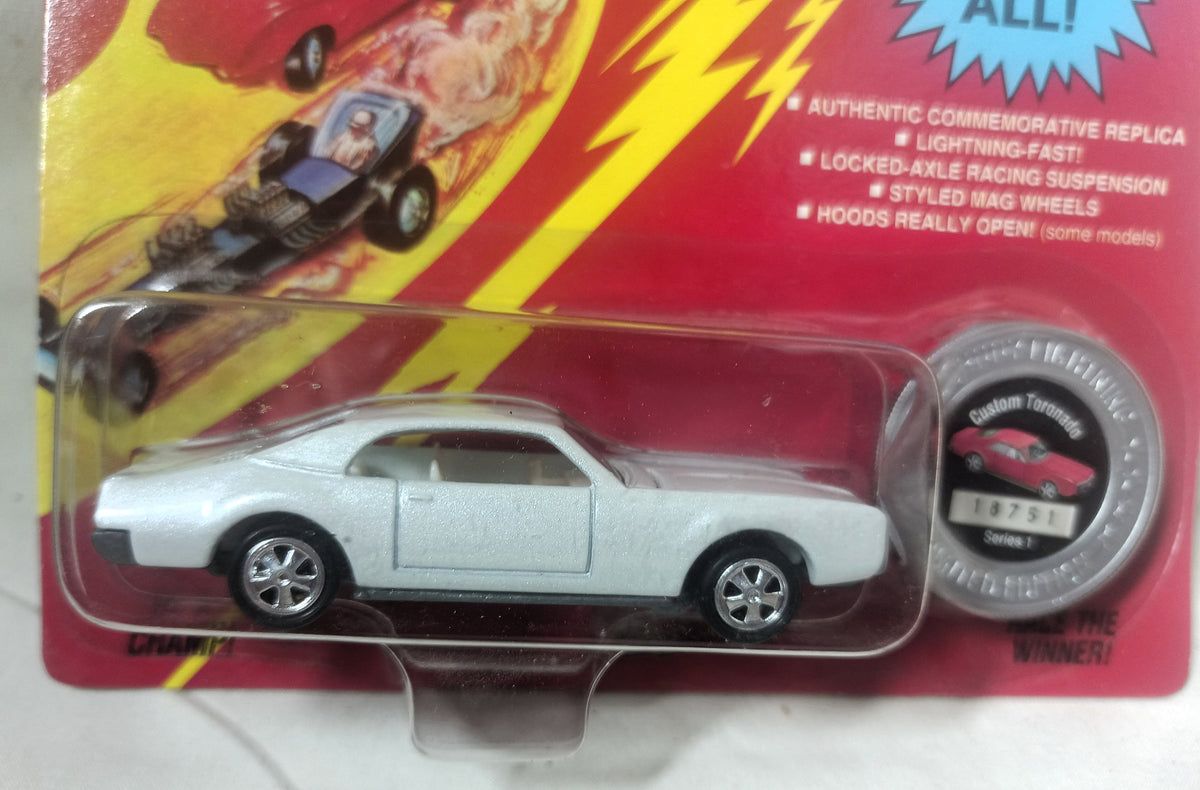 Johnny Lightning Commemorative Series 1 Custom Toronado 1995 White - TulipStuff