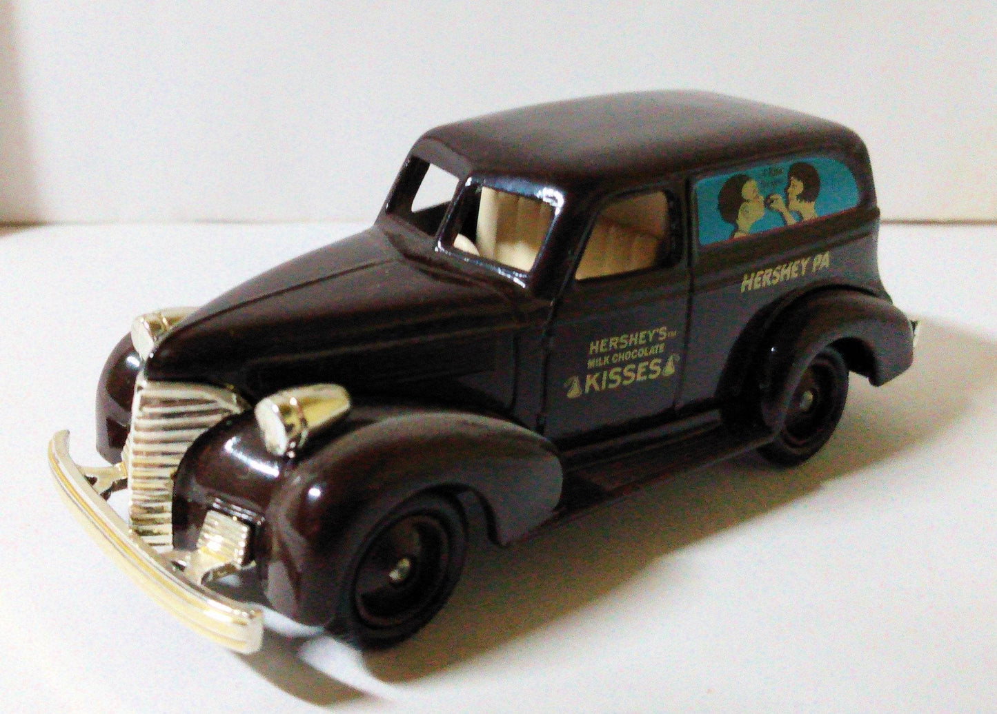 Lledo Days Gone DG30 1939 Chevrolet Panel Van Hershey's Kisses - TulipStuff