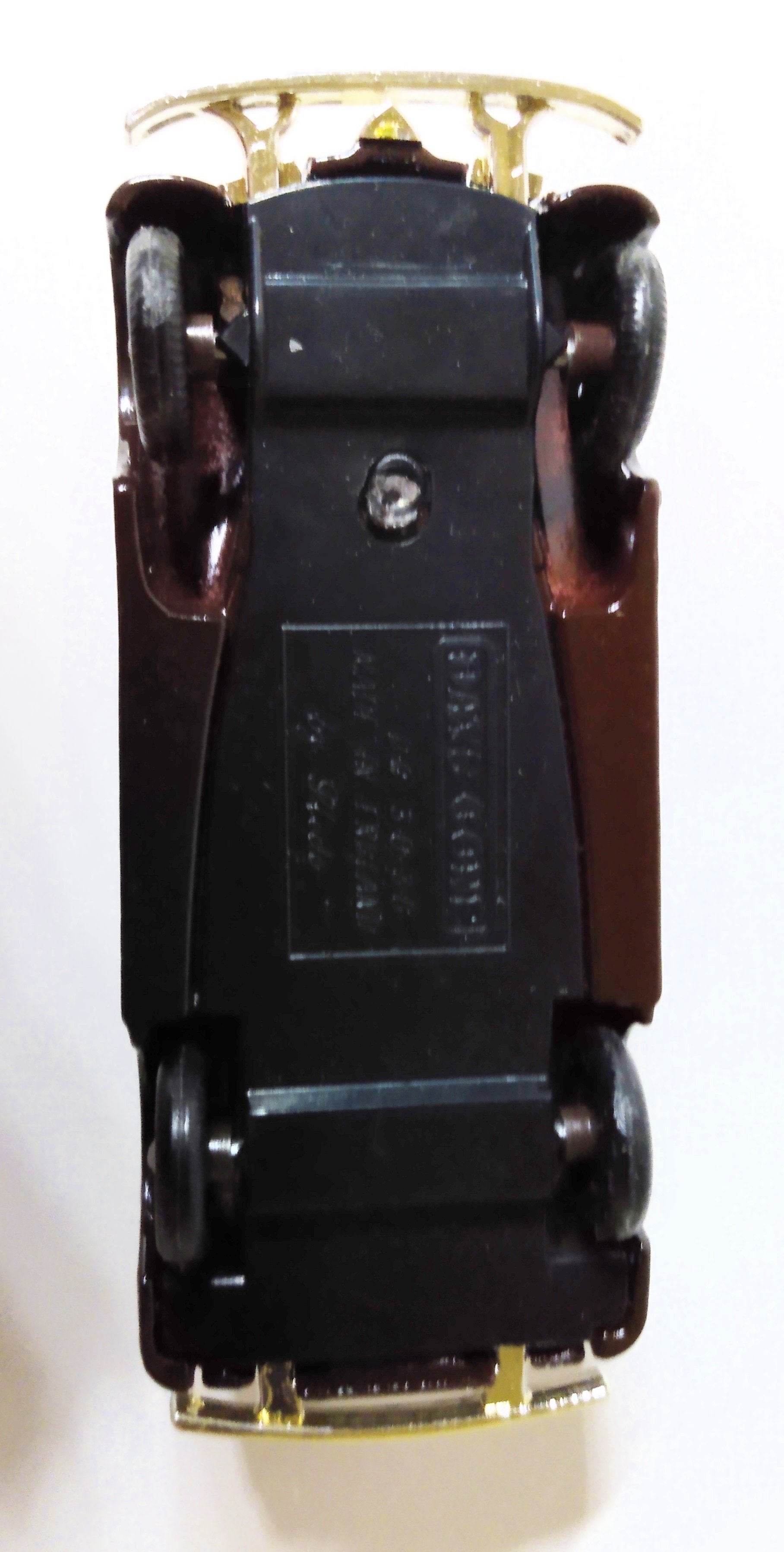 Lledo Days Gone DG30 1939 Chevrolet Panel Van Hershey's Kisses - TulipStuff