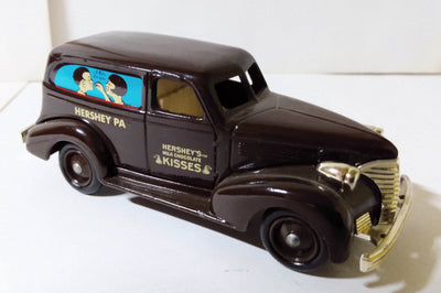 Lledo Days Gone DG30 1939 Chevrolet Panel Van Hershey's Kisses - TulipStuff