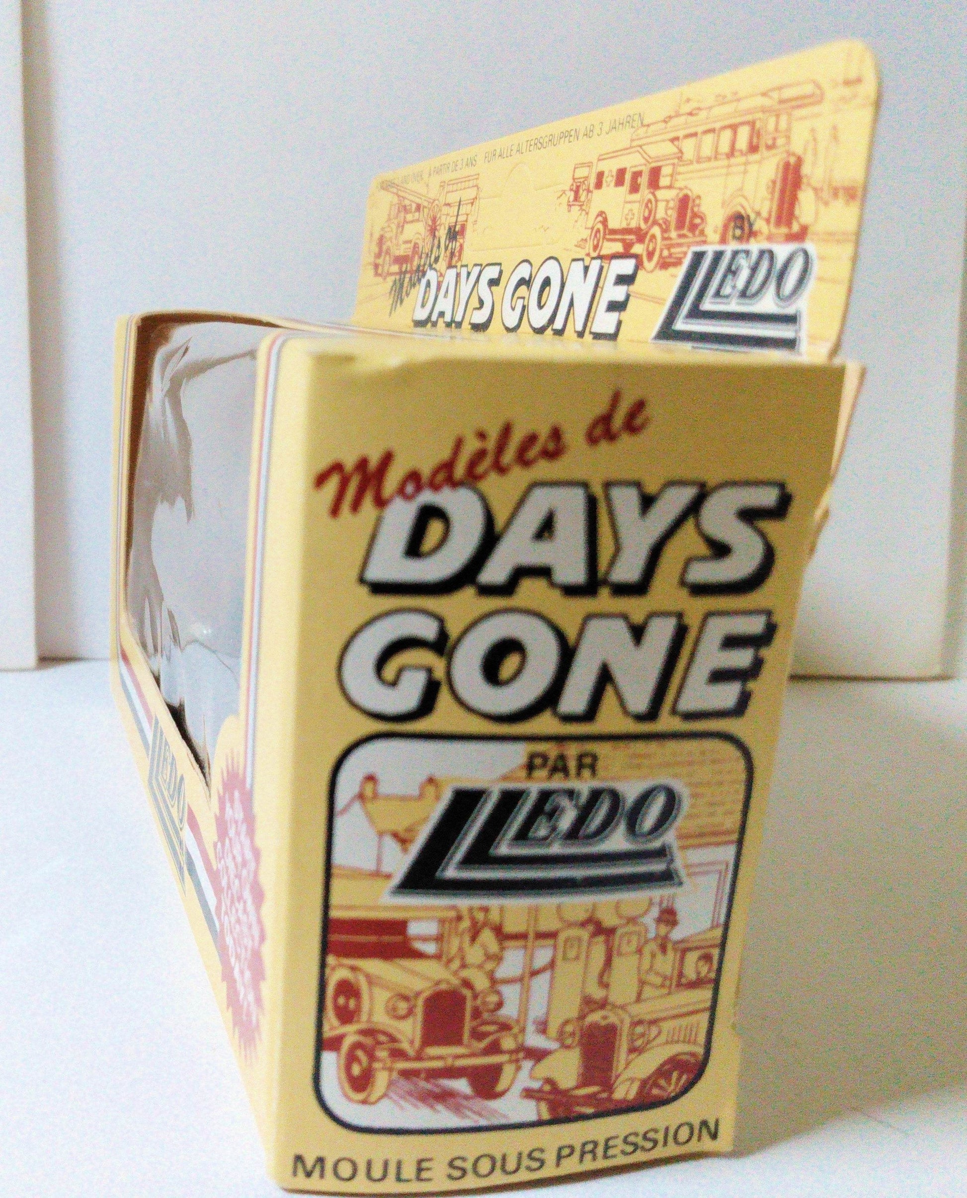 Lledo Days Gone DG30 1939 Chevrolet Panel Van Hershey's Kisses - TulipStuff