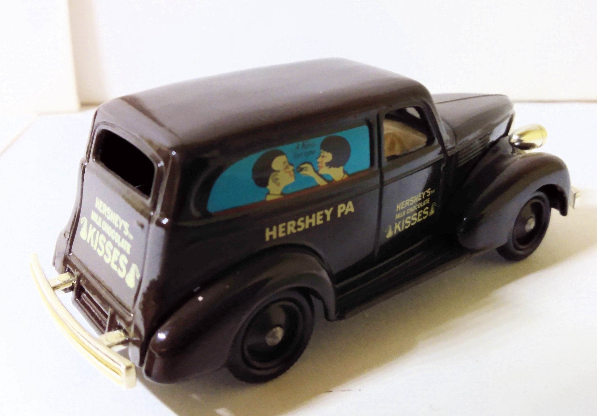 Lledo Days Gone DG30 1939 Chevrolet Panel Van Hershey's Kisses - TulipStuff