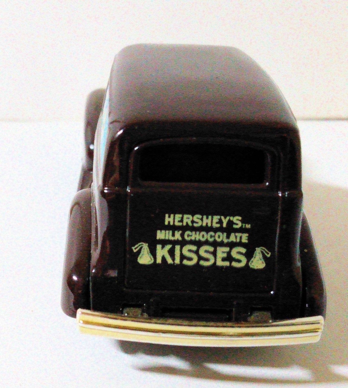 Lledo Days Gone DG30 1939 Chevrolet Panel Van Hershey's Kisses - TulipStuff