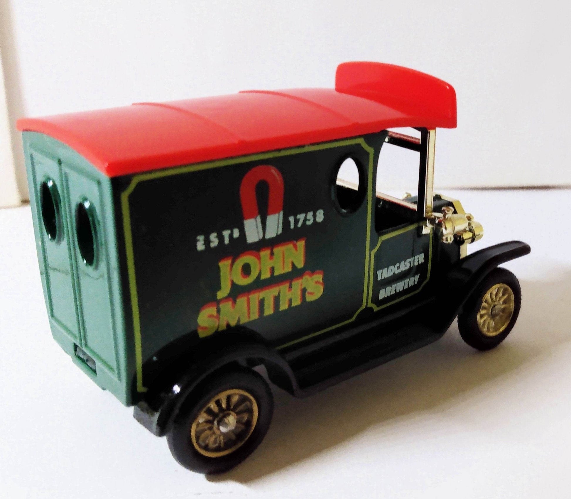 Lledo DG6 John Smith's Tadcaster Brewery 1920 Ford Model T Van England - TulipStuff
